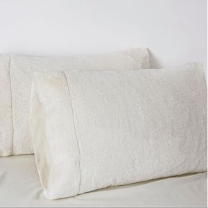 UGG Polar Pillowcases in Snow